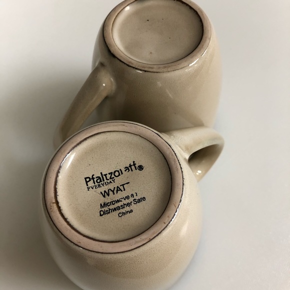 BOGO Set of 2 Pfaltzgraff Tan and Brown Mugs - Picture 6 of 16